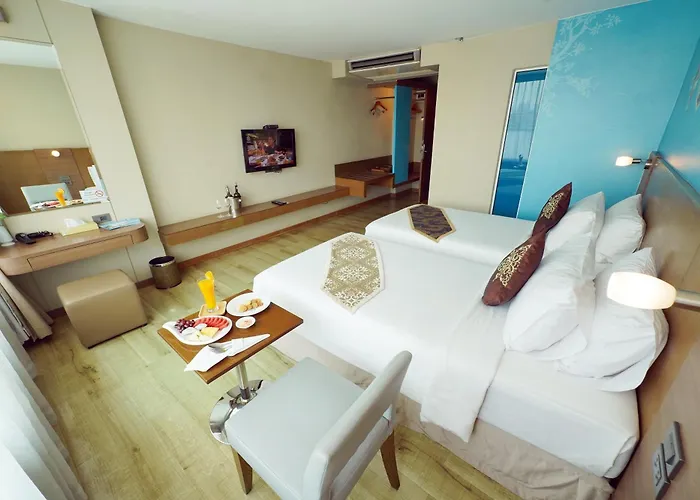 فندق Riverside 4*