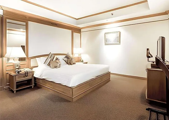 Riverside Hotel 4*